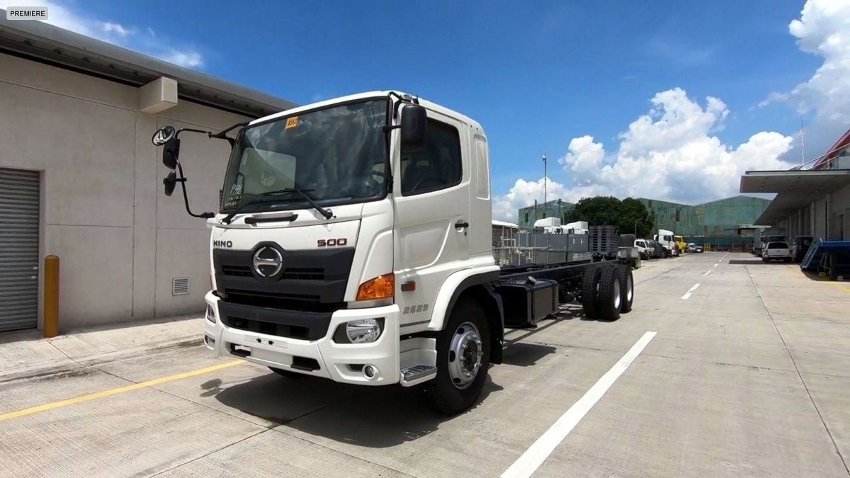 Hino Motors Philippines (HMP), the country’s second-largest and longest-operating truckmaker, has just introduced the 500-series FL8J, a new 26-ton 
